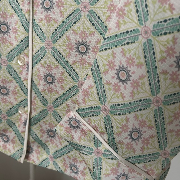 very beautiful, elegant, classy pyjamas. Beautifully sewn with fine details. - Picture 7 of 7